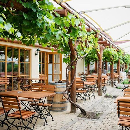 Jufa Hotel Tieschen Екстер'єр фото