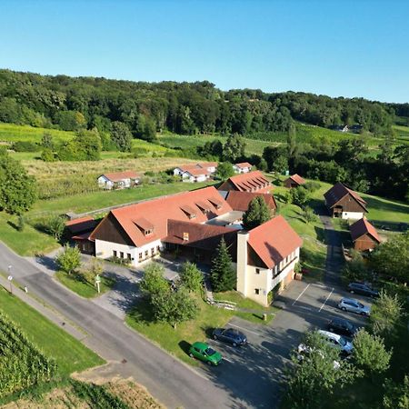 Jufa Hotel Tieschen Екстер'єр фото