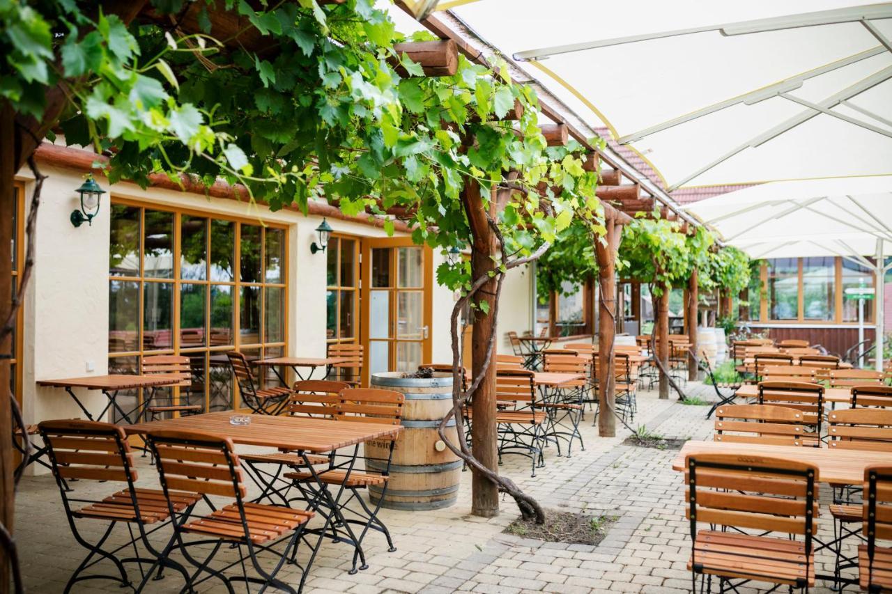 Jufa Hotel Tieschen Екстер'єр фото