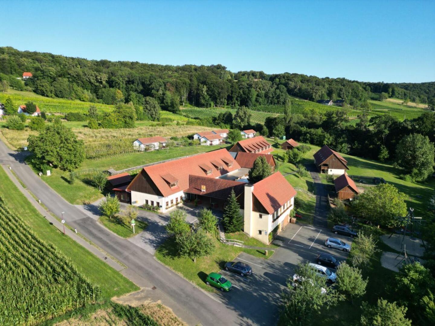 Jufa Hotel Tieschen Екстер'єр фото
