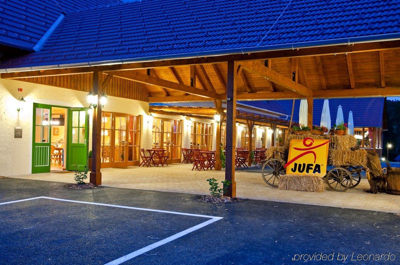 Jufa Hotel Tieschen Екстер'єр фото