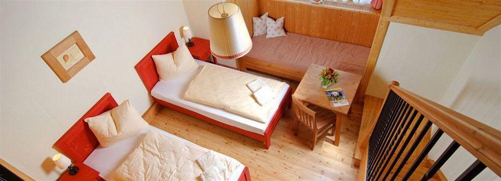 Jufa Hotel Tieschen Екстер'єр фото