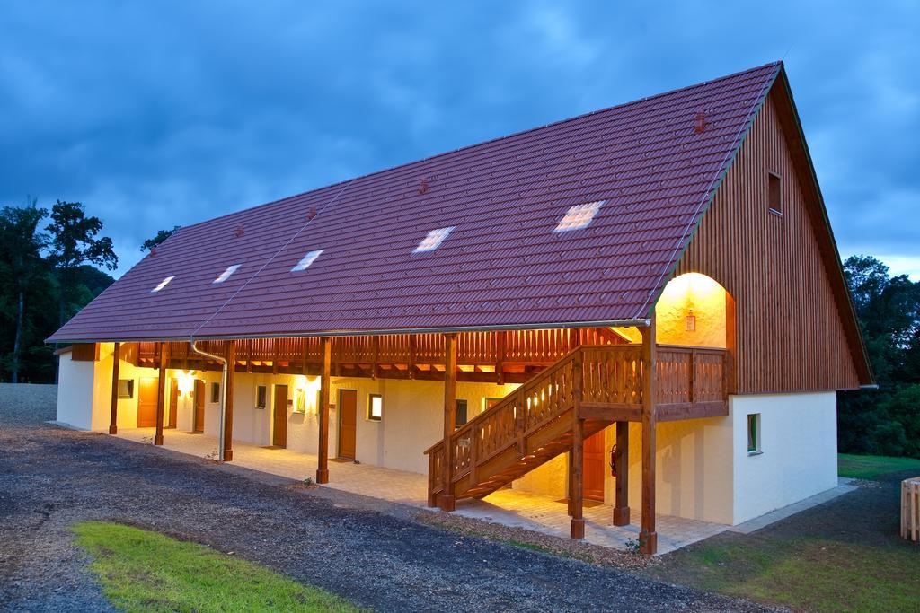 Jufa Hotel Tieschen Екстер'єр фото